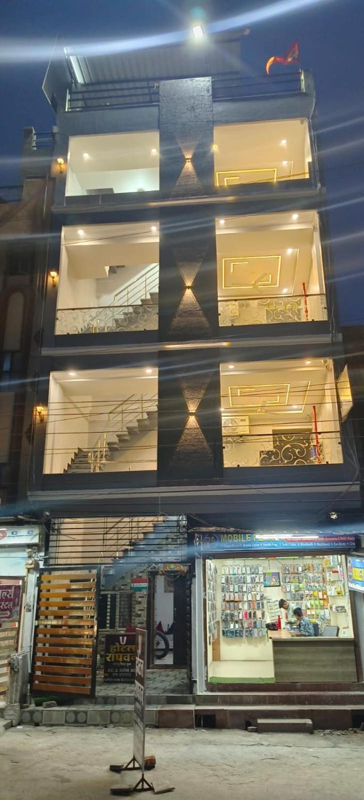 Hotel Raghavan In Front Of Railway Station Platform No 8 Ujjain Esterno foto