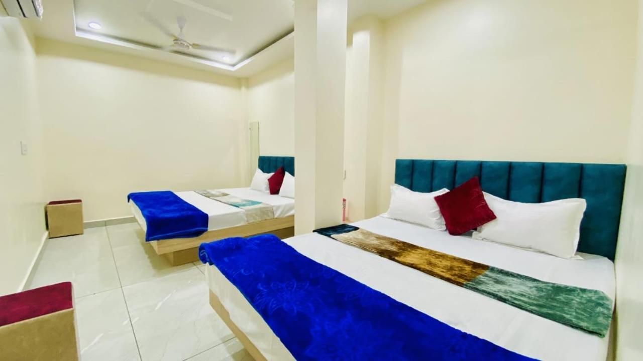Hotel Raghavan In Front Of Railway Station Platform No 8 Ujjain Esterno foto